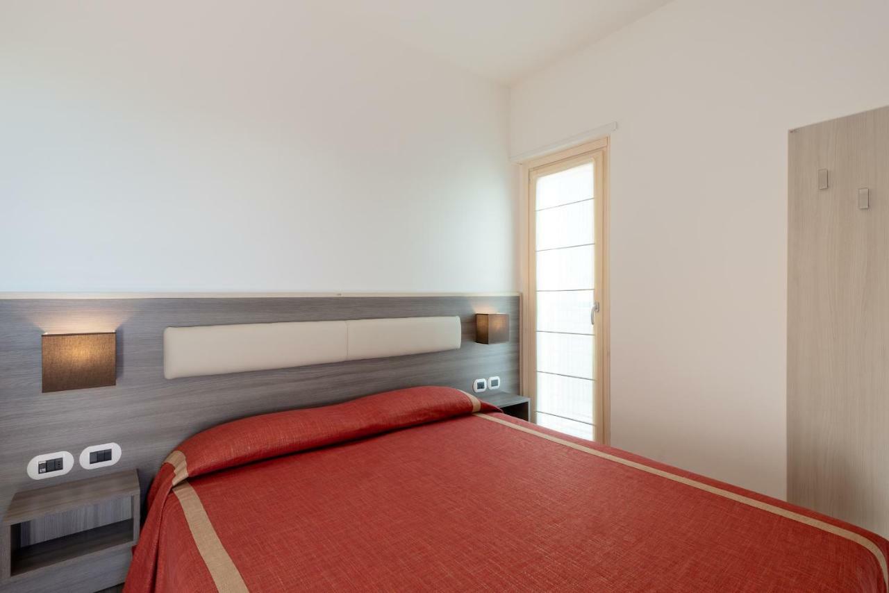 Boca Marina Aparthotel Alba Adriatica Kültér fotó